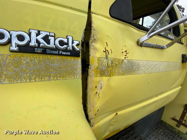 image for item HE9848 1991 GMC TopKick C6500  bucket truck