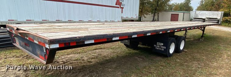 image for item HE9851 1995 Boerne flatbed trailer