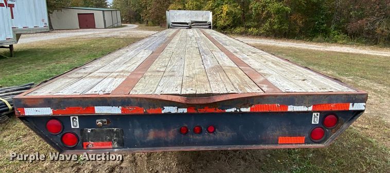 image for item HE9851 1995 Boerne flatbed trailer