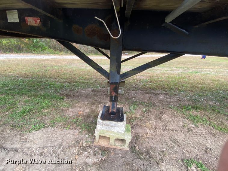 image for item HE9851 1995 Boerne flatbed trailer