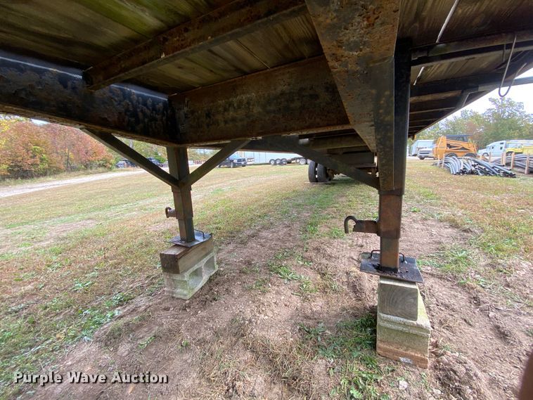 image for item HE9851 1995 Boerne flatbed trailer