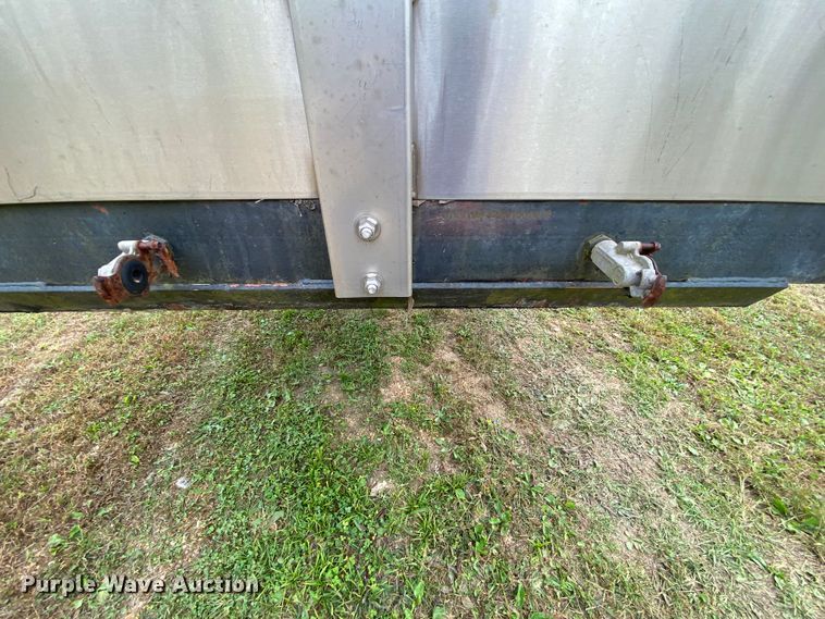 image for item HE9851 1995 Boerne flatbed trailer