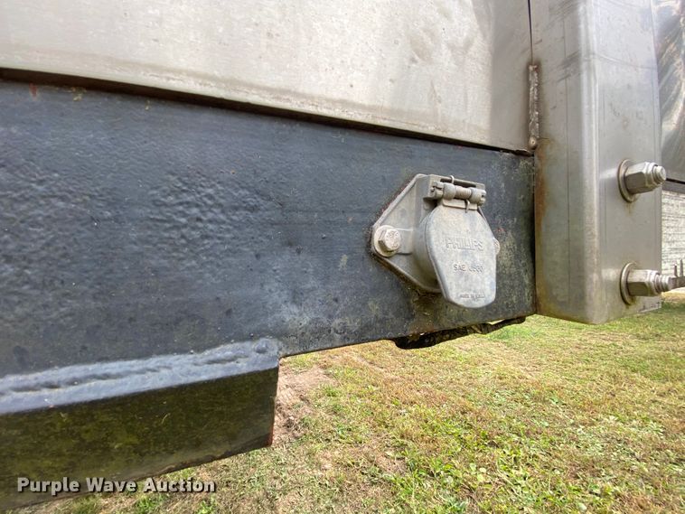 image for item HE9851 1995 Boerne flatbed trailer