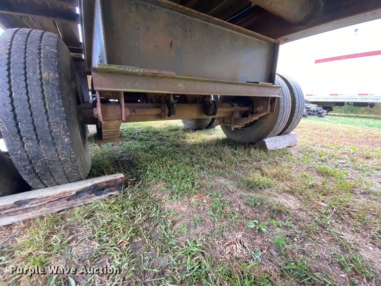 image for item HE9851 1995 Boerne flatbed trailer