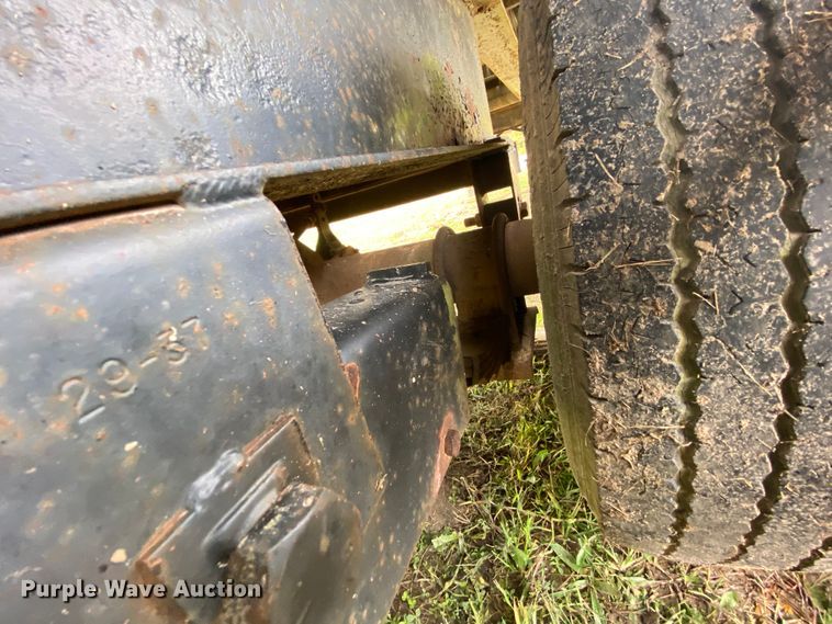 image for item HE9851 1995 Boerne flatbed trailer