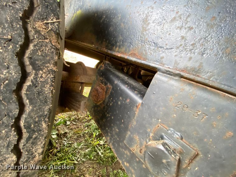 image for item HE9851 1995 Boerne flatbed trailer