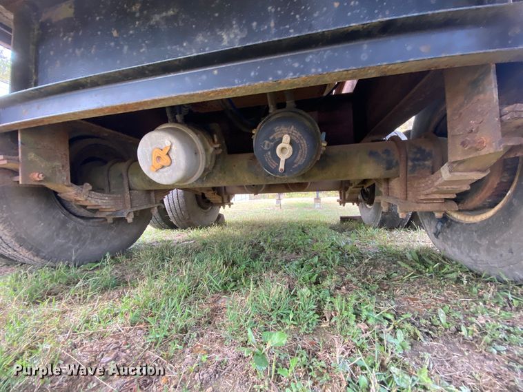 image for item HE9851 1995 Boerne flatbed trailer