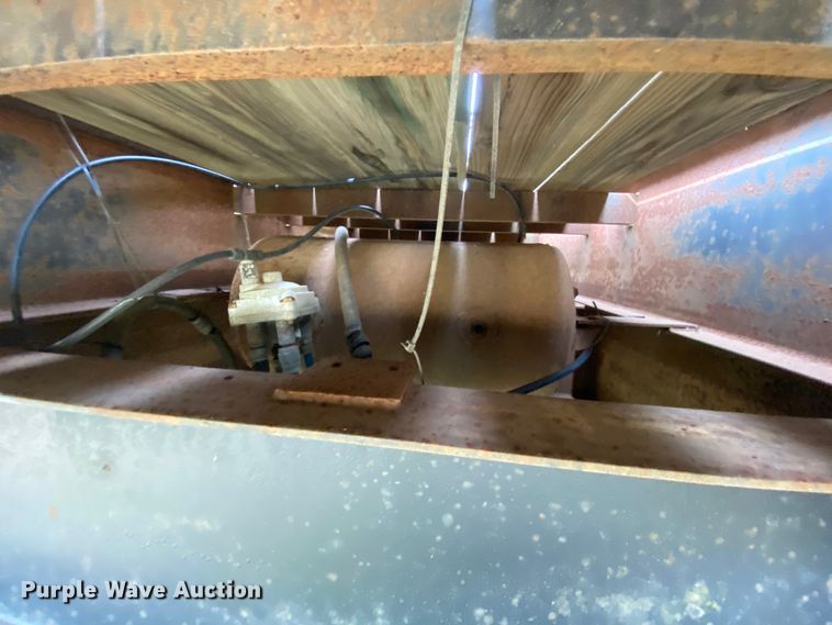 image for item HE9851 1995 Boerne flatbed trailer