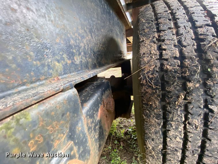 image for item HE9851 1995 Boerne flatbed trailer