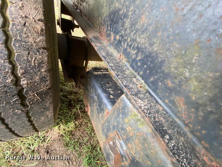 image for item HE9851 1995 Boerne flatbed trailer