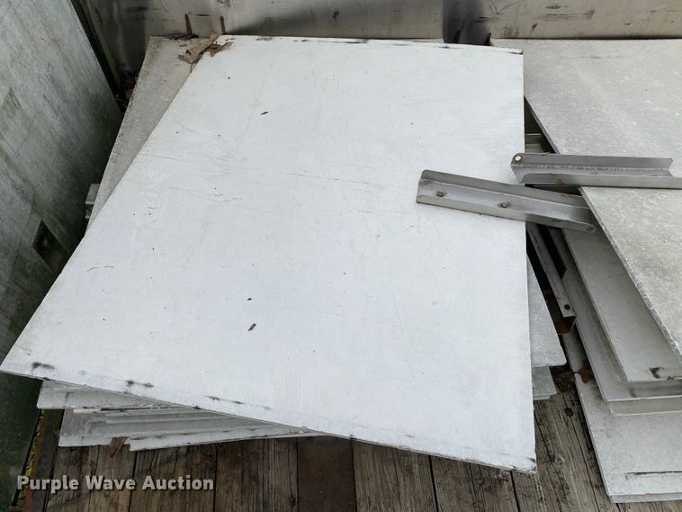 image for item HE9851 1995 Boerne flatbed trailer