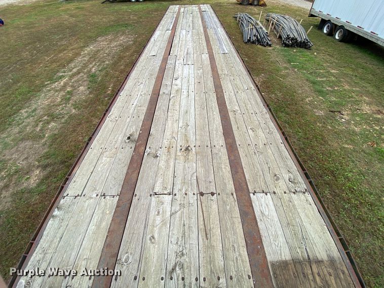 image for item HE9851 1995 Boerne flatbed trailer