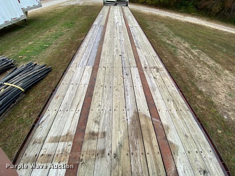 image for item HE9851 1995 Boerne flatbed trailer