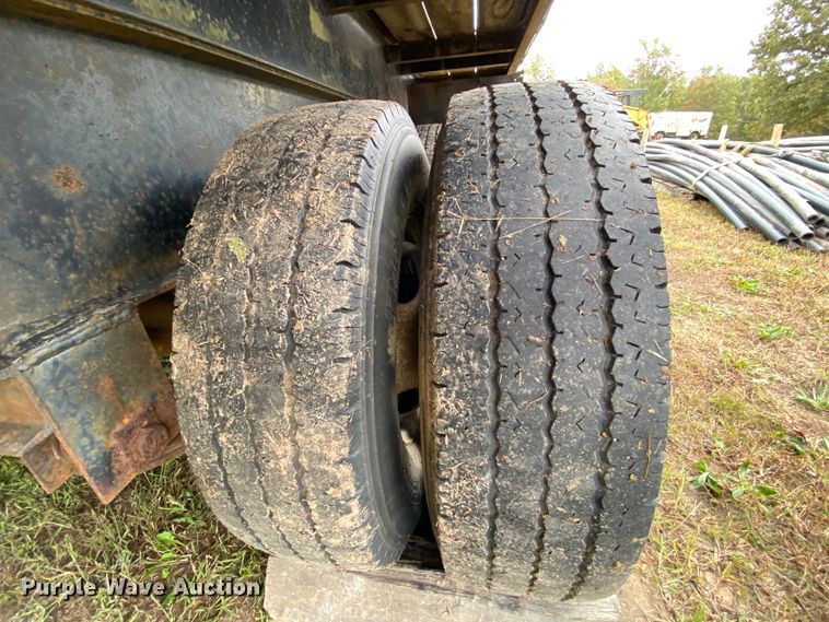 image for item HE9851 1995 Boerne flatbed trailer