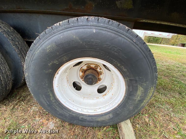 image for item HE9851 1995 Boerne flatbed trailer