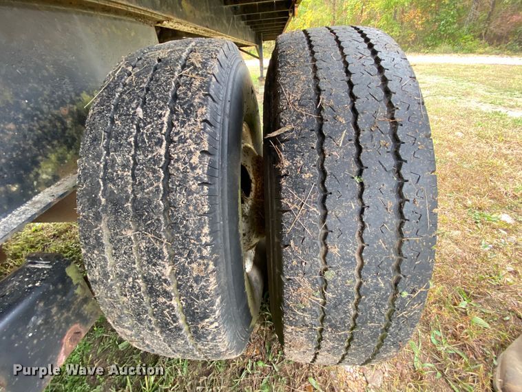 image for item HE9851 1995 Boerne flatbed trailer