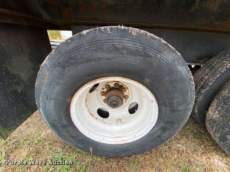 image for item HE9851 1995 Boerne flatbed trailer