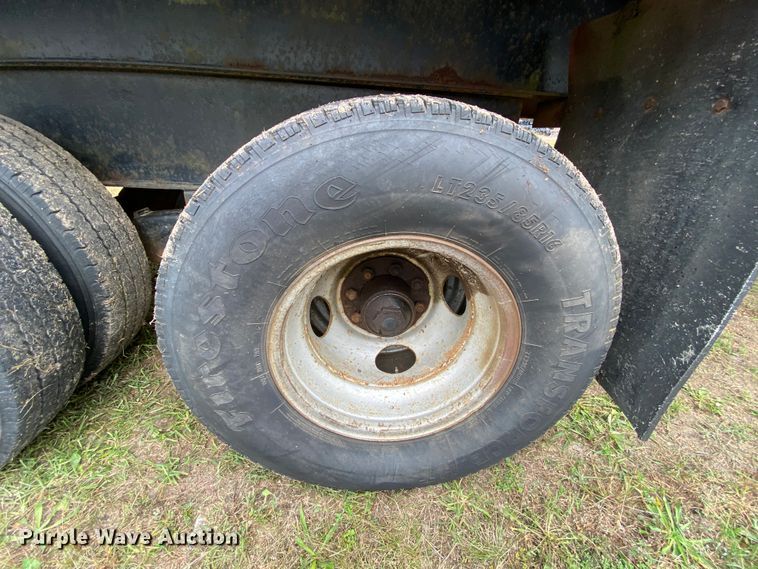 image for item HE9851 1995 Boerne flatbed trailer