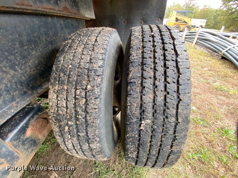 image for item HE9851 1995 Boerne flatbed trailer