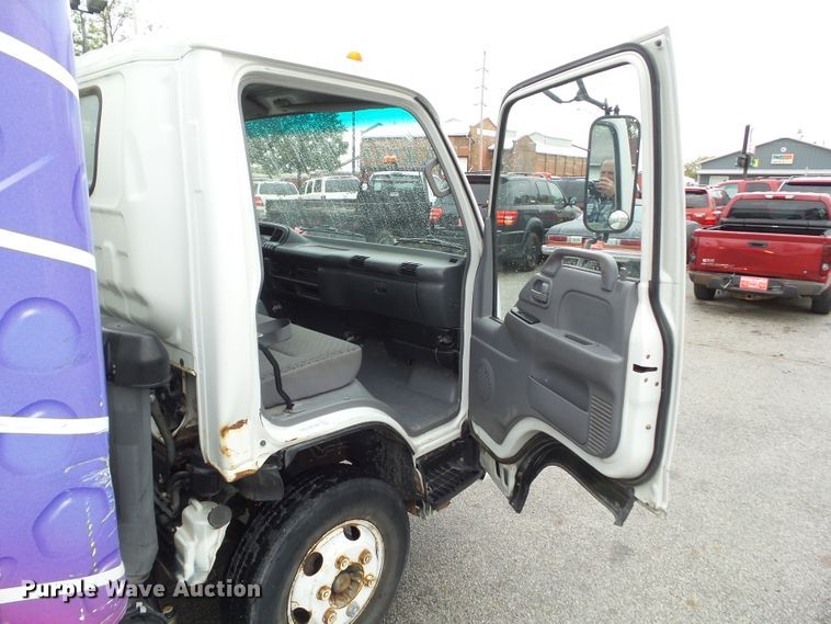 image for item HF9645 2007 GMC W4500  box truck