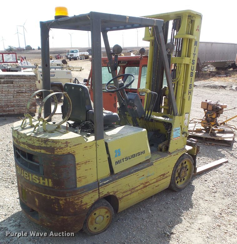 image for item HF9677 Mitsubishi 25  forklift