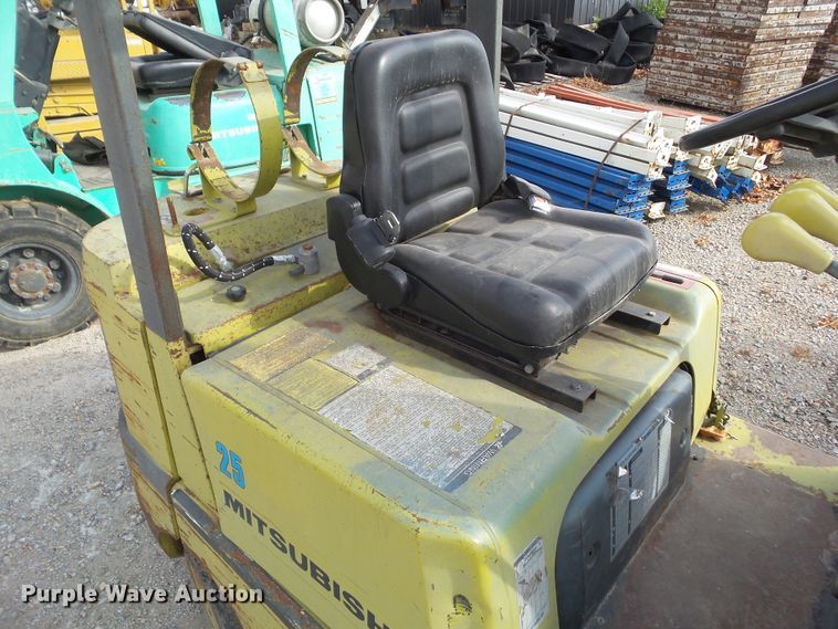 image for item HF9677 Mitsubishi 25  forklift