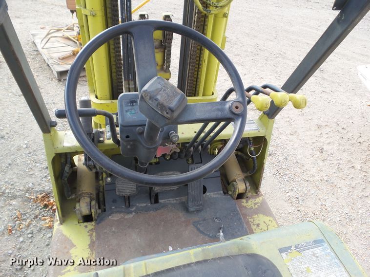 image for item HF9677 Mitsubishi 25  forklift
