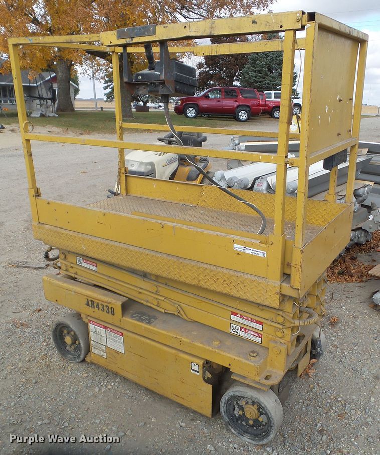 image for item HF9679 1996 Grove SM2232E  scissor lift
