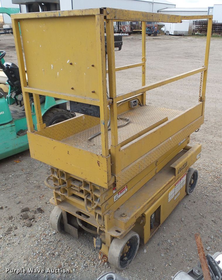 image for item HF9679 1996 Grove SM2232E  scissor lift