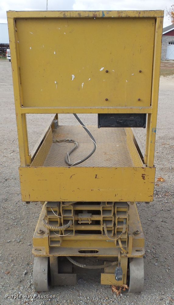 image for item HF9679 1996 Grove SM2232E  scissor lift