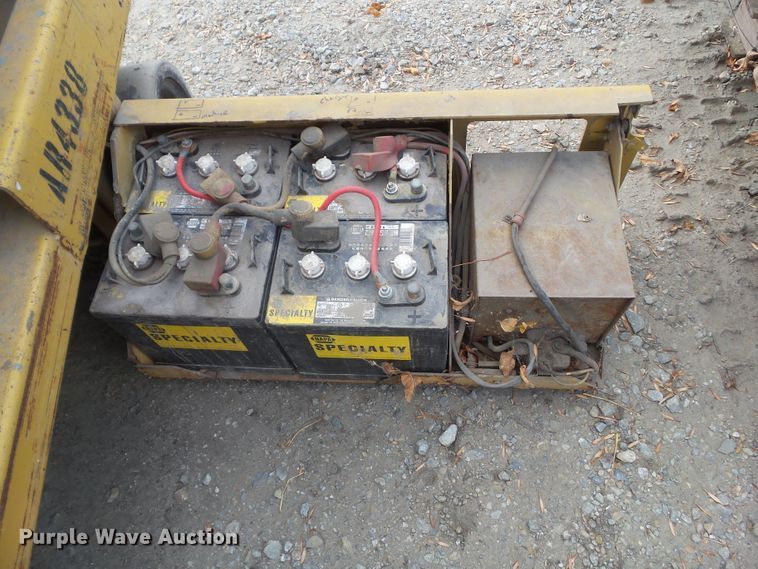 image for item HF9679 1996 Grove SM2232E  scissor lift