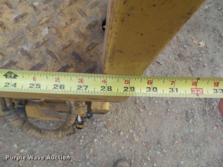 image for item HF9679 1996 Grove SM2232E  scissor lift