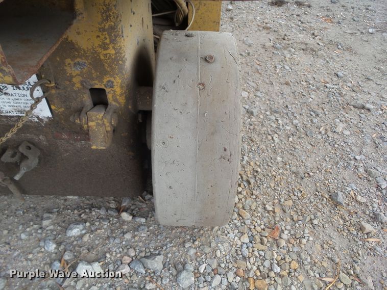 image for item HF9679 1996 Grove SM2232E  scissor lift