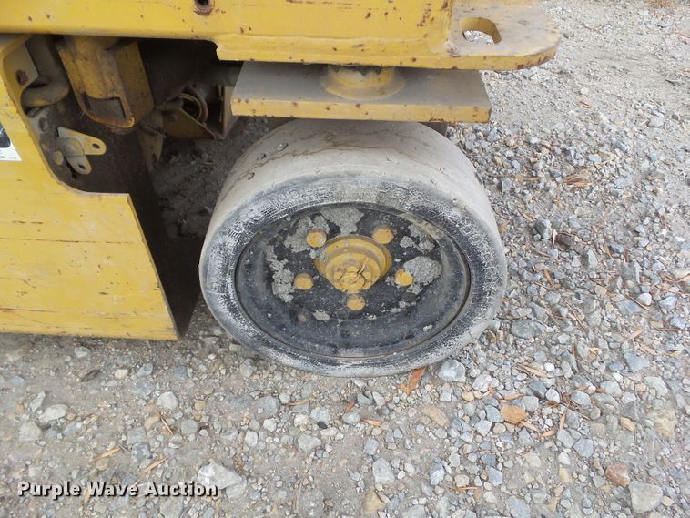 image for item HF9679 1996 Grove SM2232E  scissor lift