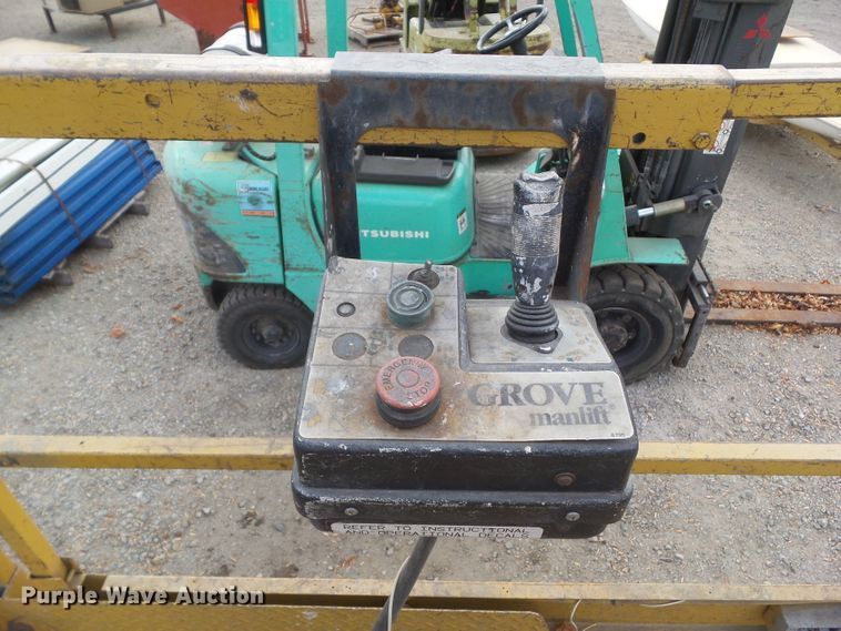 image for item HF9679 1996 Grove SM2232E  scissor lift