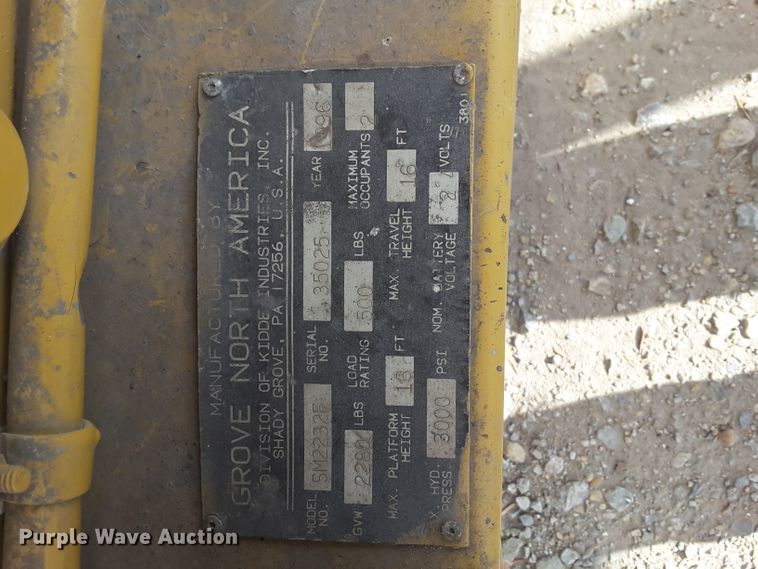 image for item HF9679 1996 Grove SM2232E  scissor lift