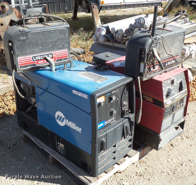 image for item HF9684 (2) welder/generators