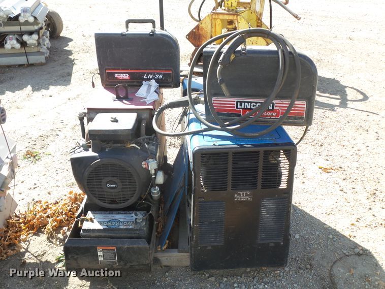 image for item HF9684 (2) welder/generators