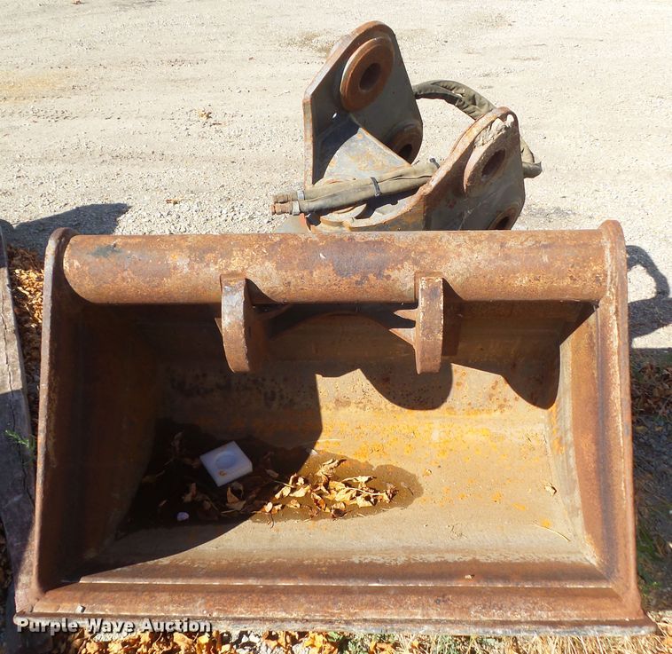 image for item HF9685 Wain Roy 48"W tilt excavator bucket