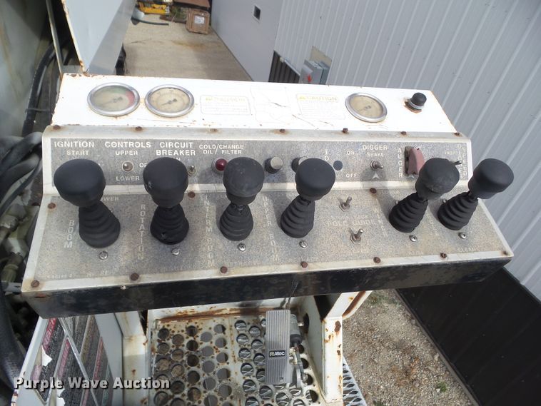 image for item HF9686 Knapheide 6139BHC  digger derrick bed