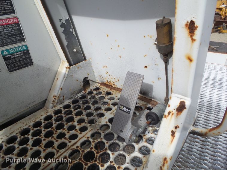 image for item HF9686 Knapheide 6139BHC  digger derrick bed