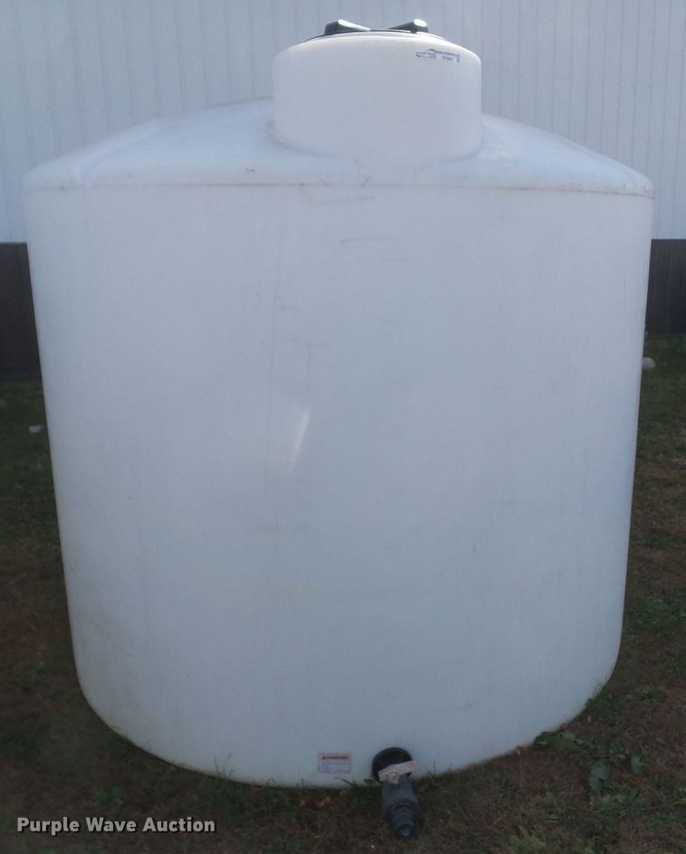image for item HF9697 2,500 gallon poly tank