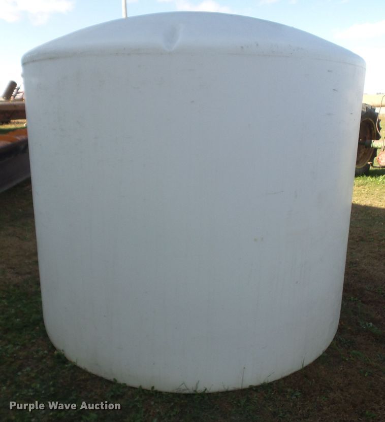 image for item HF9697 2,500 gallon poly tank