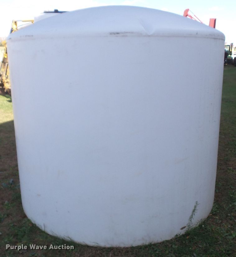 image for item HF9697 2,500 gallon poly tank