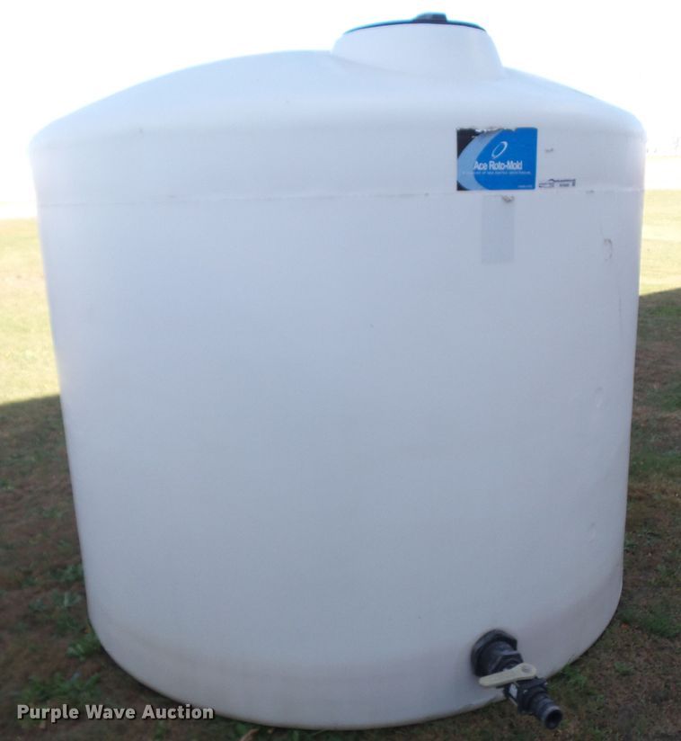 image for item HF9698 2,000 gallon poly tank