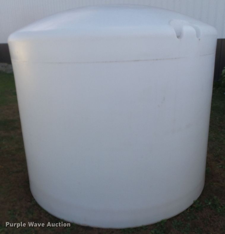 image for item HF9698 2,000 gallon poly tank