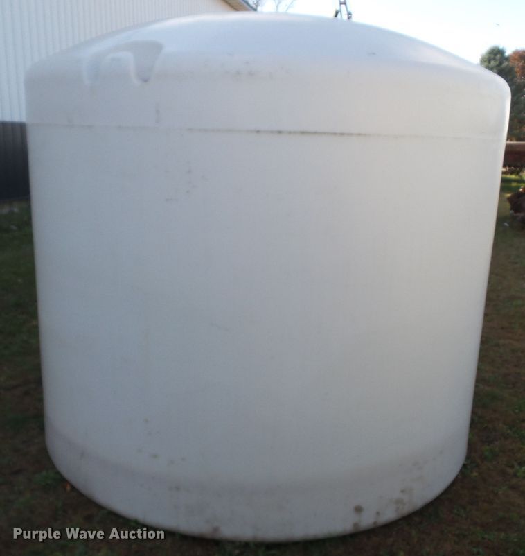 image for item HF9698 2,000 gallon poly tank