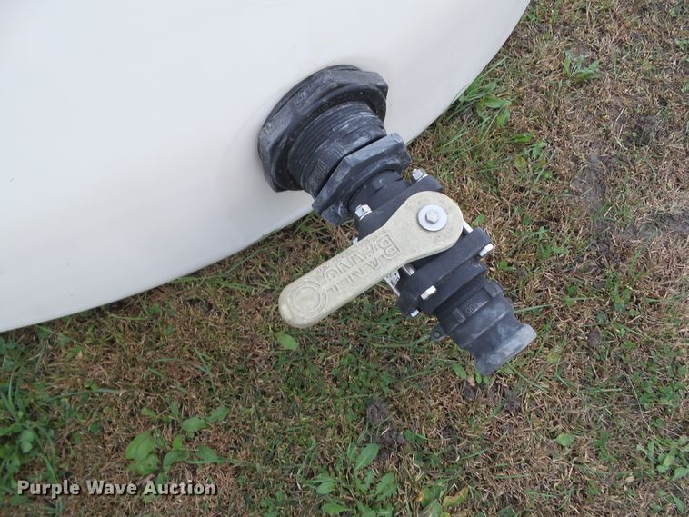 image for item HF9698 2,000 gallon poly tank