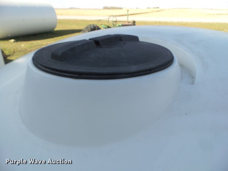 image for item HF9698 2,000 gallon poly tank