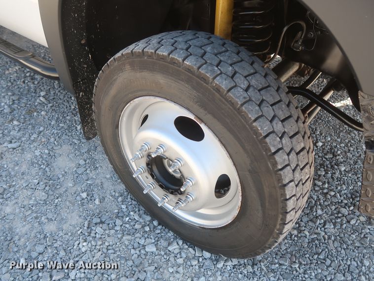 image for item HJ9408 2011 Ford F450 Super Duty XL  flatbed truck